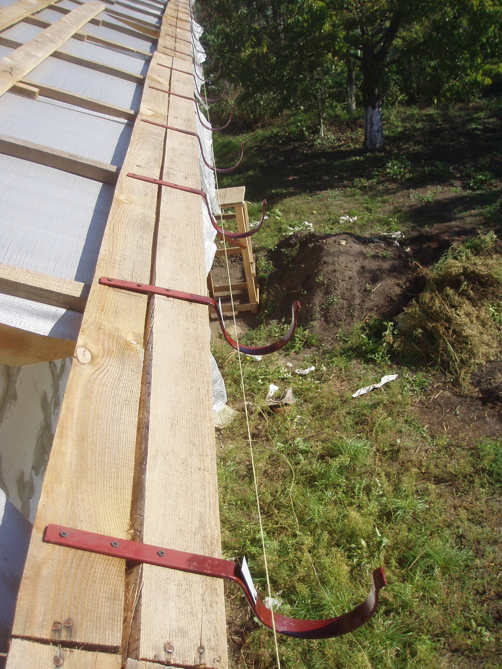 Решения для установки водостоков на готовую крышу